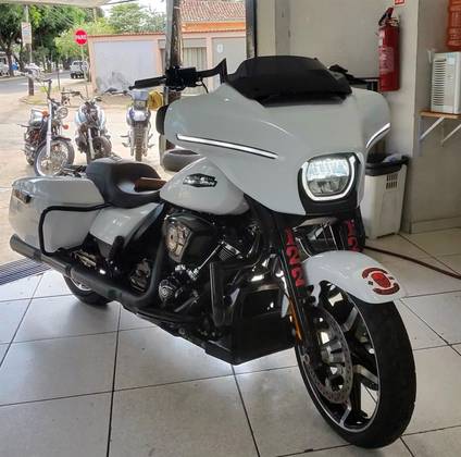 HARLEY-DAVIDSON STREET GLIDE 